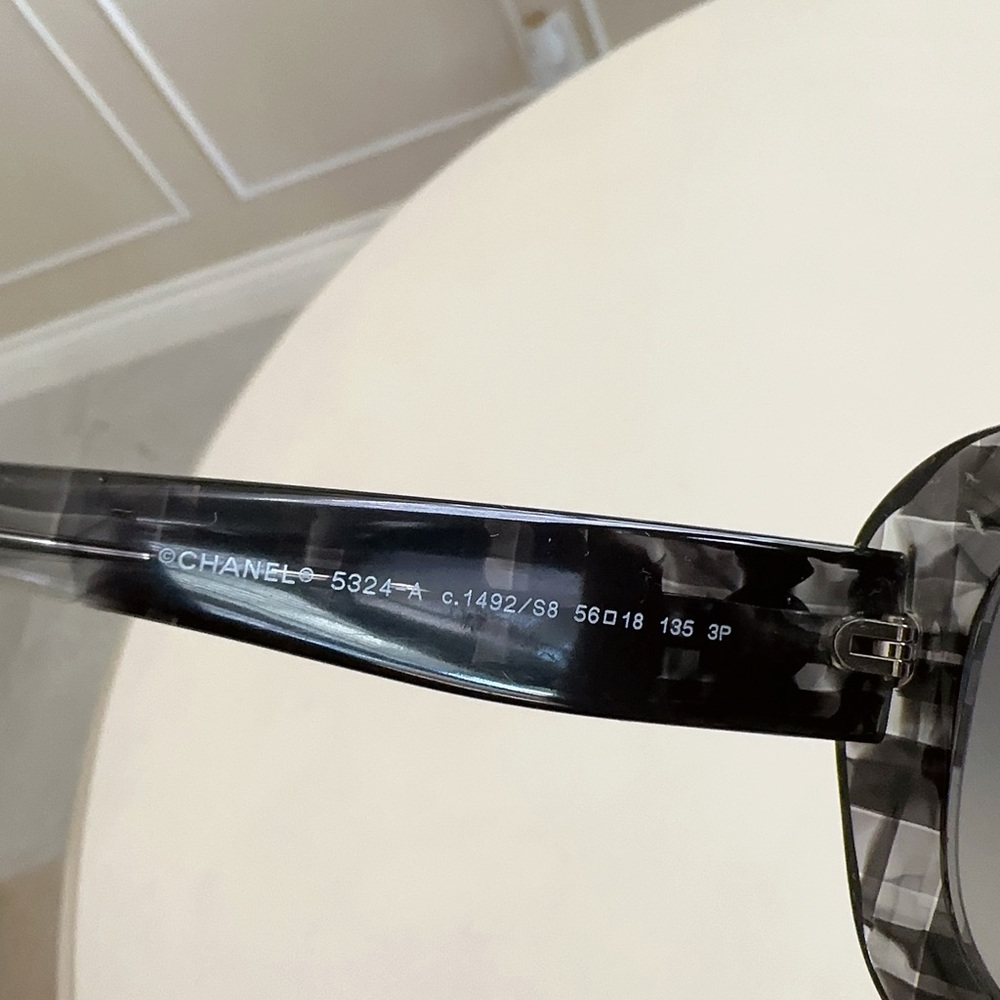 CHANEL Gray Tortoiseshell Oversized Sunglasses - Picture 4 of 6